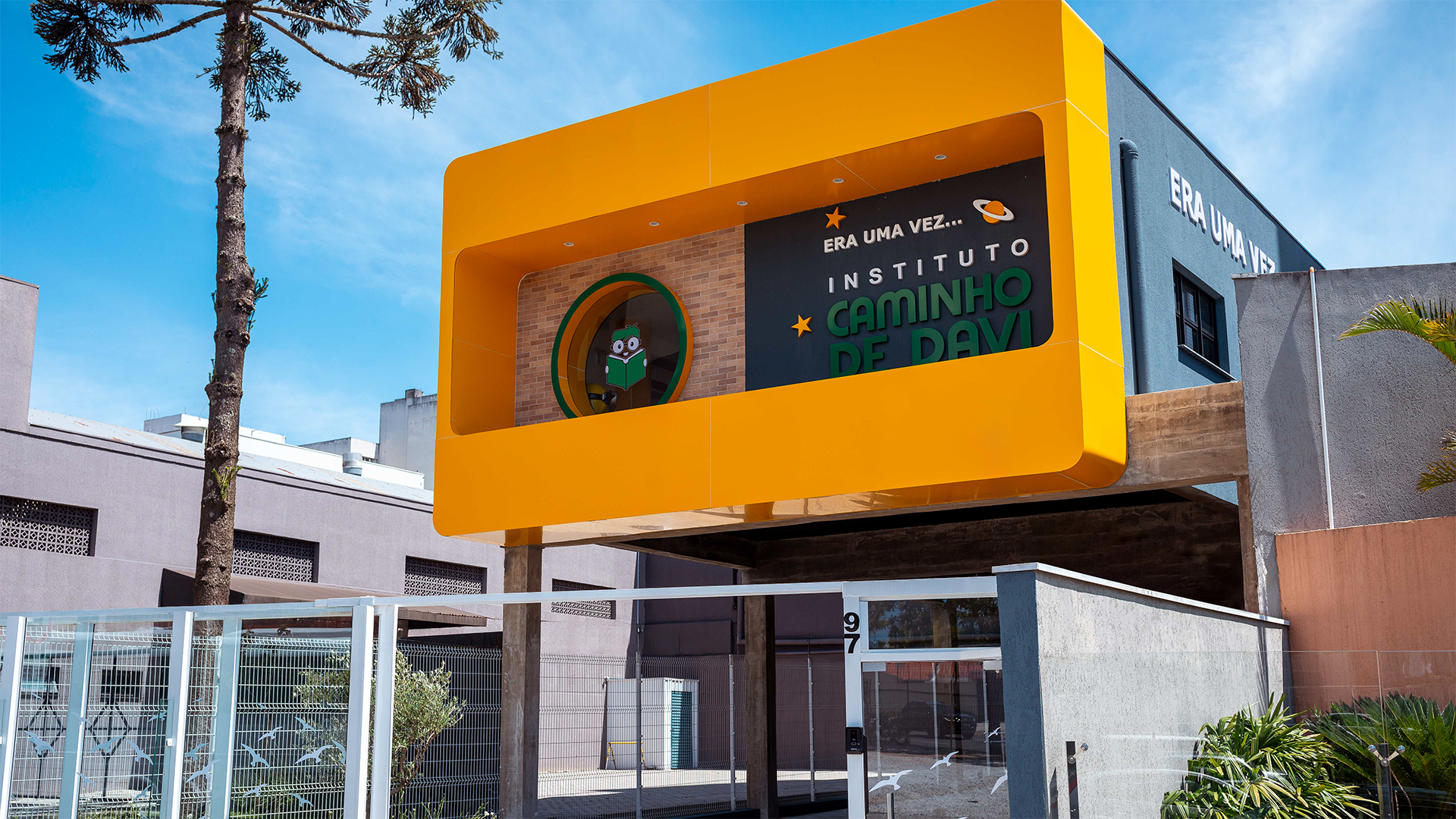 Fachada da sede do Instituto Caminho de Davi em Curitiba, PR
